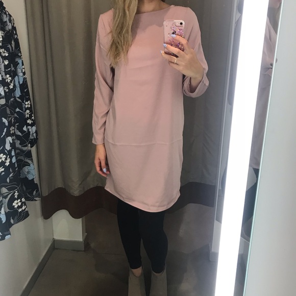 H&M Dresses & Skirts - Scalloped Sleeve Dress NWOT